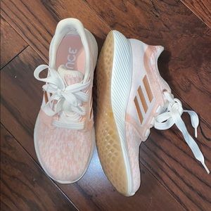 Adidas bounce athletic tennis shoes